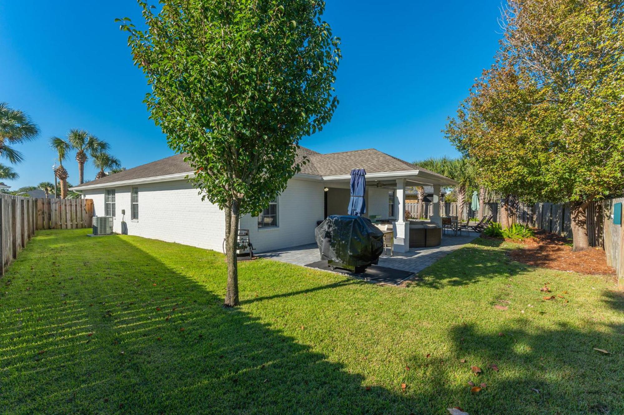Beautiful Pet Friendly Home! New Tropical Pool, Opt Golf Cart And Pool Heat, Minutes To Beach Destin Exterior photo