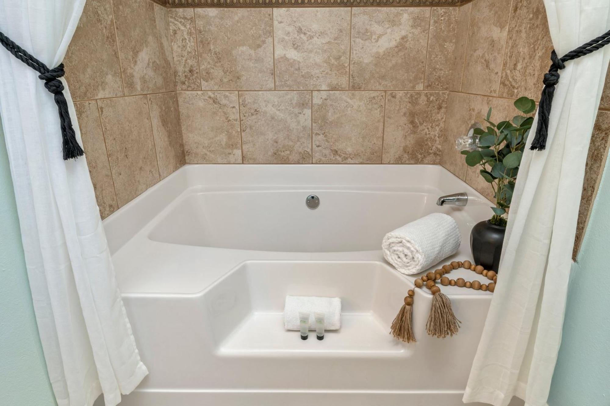 Beautiful Pet Friendly Home! New Tropical Pool, Opt Golf Cart And Pool Heat, Minutes To Beach Destin Exterior photo
